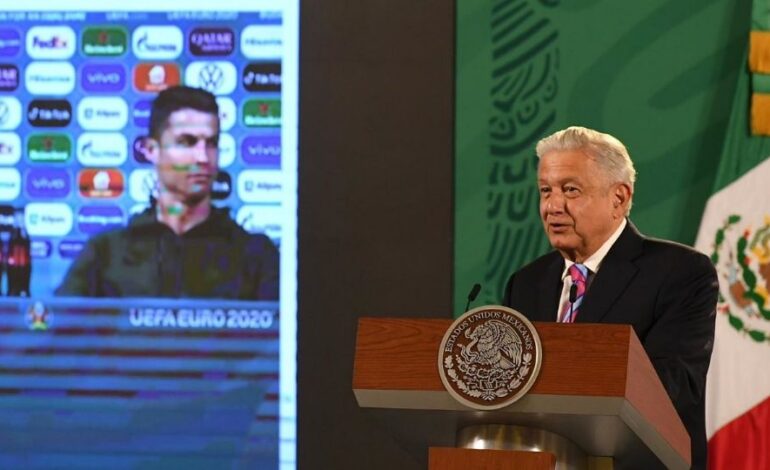 AMLO da clases de nutrición en la Mañanera… Con Cristiano Ronaldo