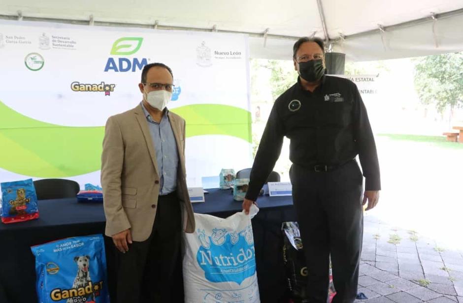 ADM dona alimento para animales abandonados en Nuevo León