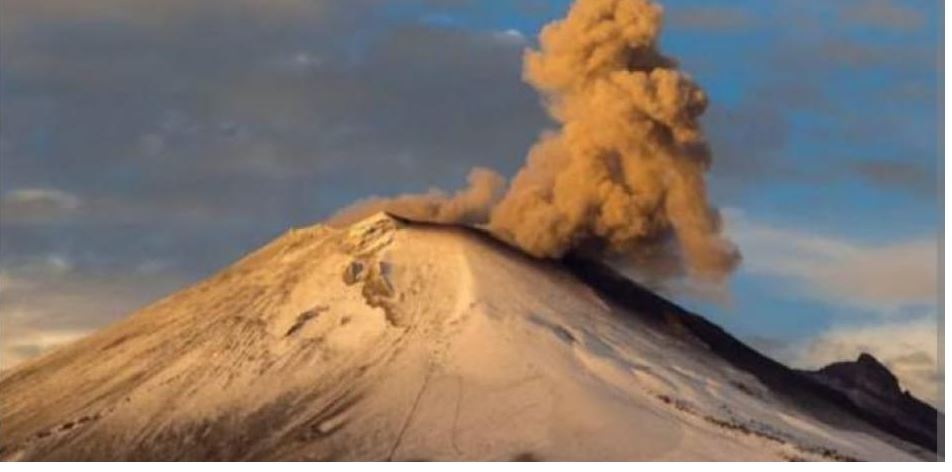 Ante caída de ceniza volcánica, debes cuidar tus vías respiratorias con el uso de cubrebocas