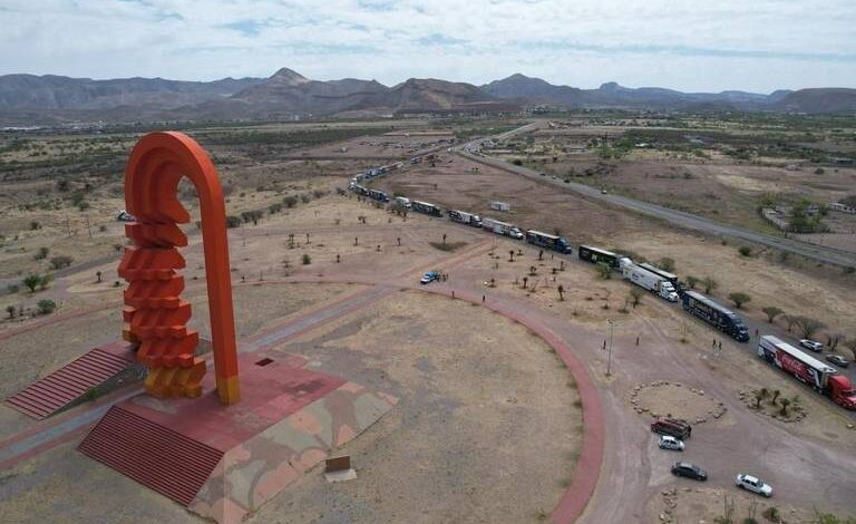 Desfilan equipos de la Nascar México Series por las calles de la capital de Chihuahua