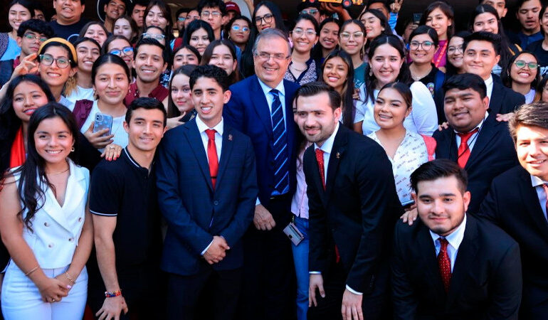 Ebrard asegura que: para ser progresista hay que ser feminista