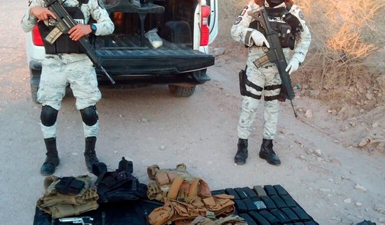 Tras enfrentamiento GN asegura camioneta con fusiles, cargadores y cartuchos útiles, en Chihuahua