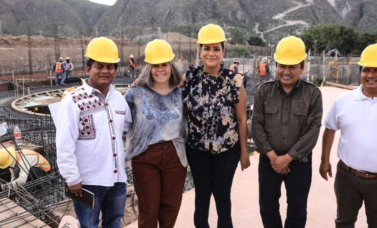 Ariadna Montiel supervisa construcción del CRIT-Teletón, en la montaña de Guerrero