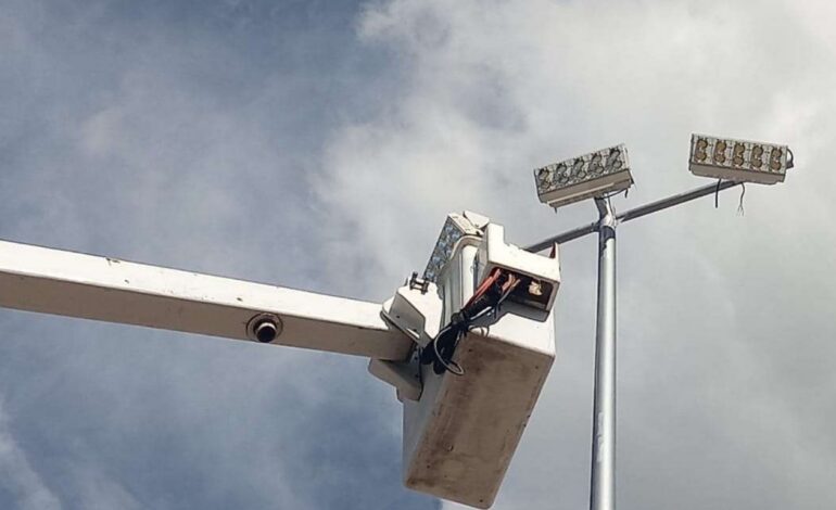 Avanza 95% instalación de luces LED en carretera a Aldama