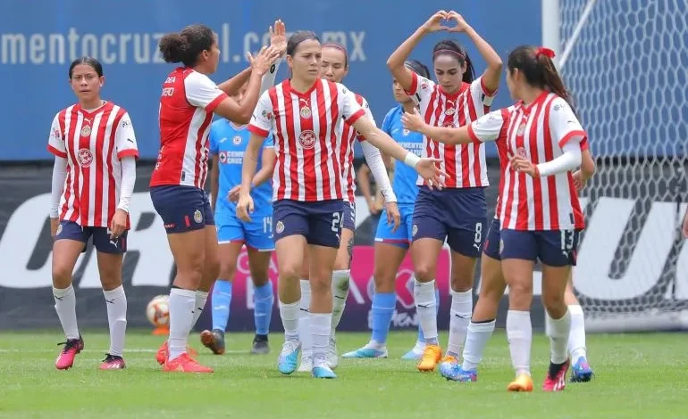 Chivas femenil mantiene su lugar en la cima