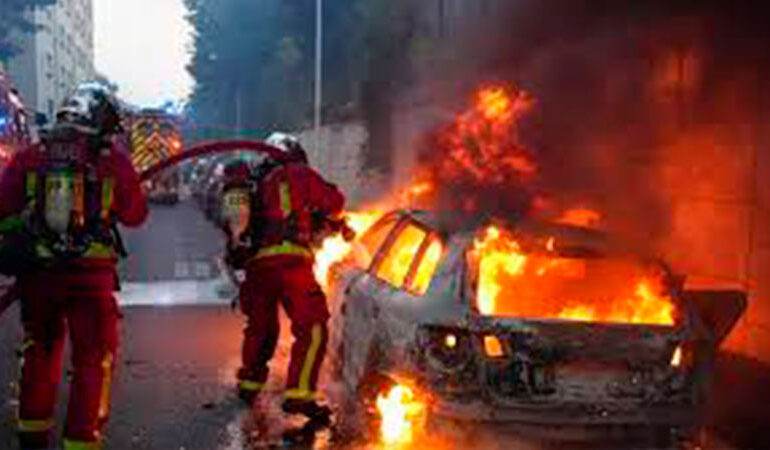Disturbios en Francia, deja 45 policías heridos y 719 detenciones