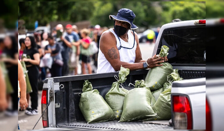 El gobernador de California declaró estado de emergencia; cancelan vuelos y cierran escuelas
