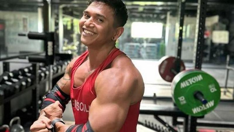 Fisicoculturista muere tras caerle encima barra de 200 kilos mientras realizaba sentadillas