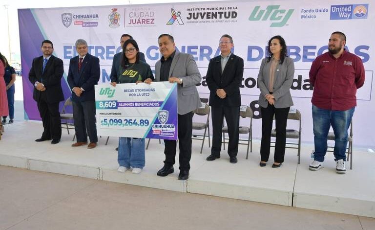Entregan becas por un total de 840 mil pesos en la UTCJ