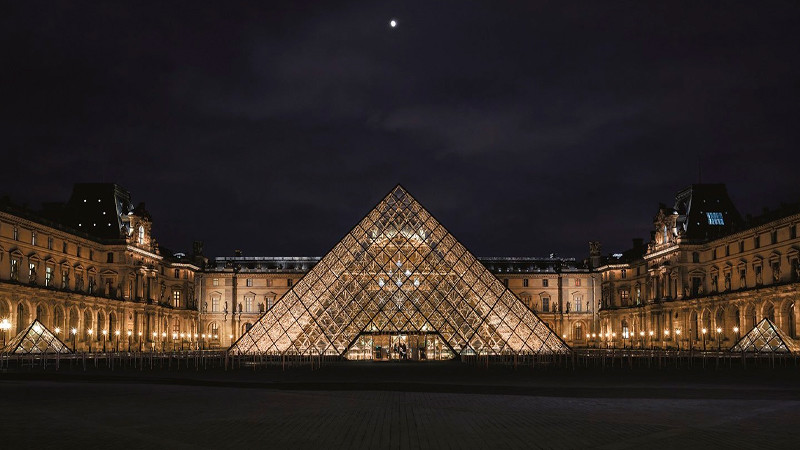 Evacuan Museo de Louvre, en París, tras recibir amenaza por escrito