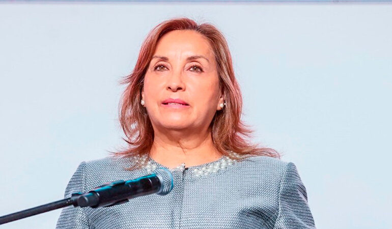 Fiscalía de Perú responsabiliza a Dina Boluarte por muertes en protestas