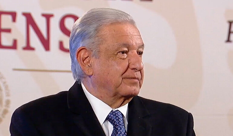 AMLO se lanza contra Loret de Mola y Aristegui; los acusa de manipulación