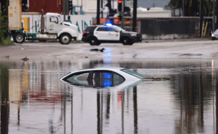 Declaran estado de emergencia en California por tormentas