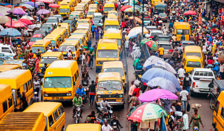 Hombres armados secuestran a 227 alumnos de una escuela en Nigeria