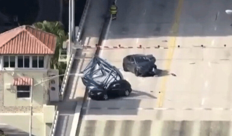 Muere una persona y dos más resultan heridas tras caer parte de grúa en puente de Florida