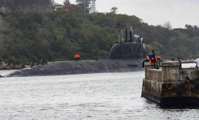 Llega a La Habana submarino nuclear ruso “vigilado” de cerca por buques de EU
