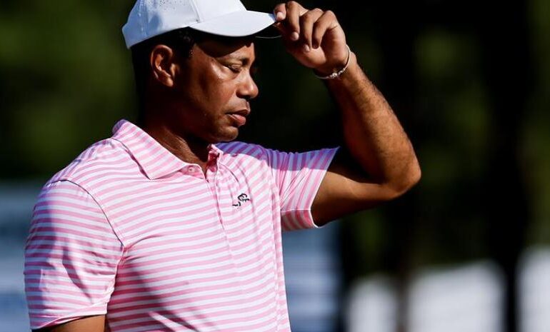 Tiger Woods, sólo con destellos de buen golf en el U.S. Open