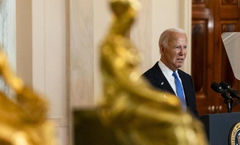 Joe Biden reconoce que su candidatura pende de un hilo