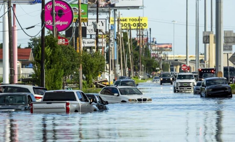 Paso de Beryl mantiene a más de un millón de personas sin electricidad en Houston