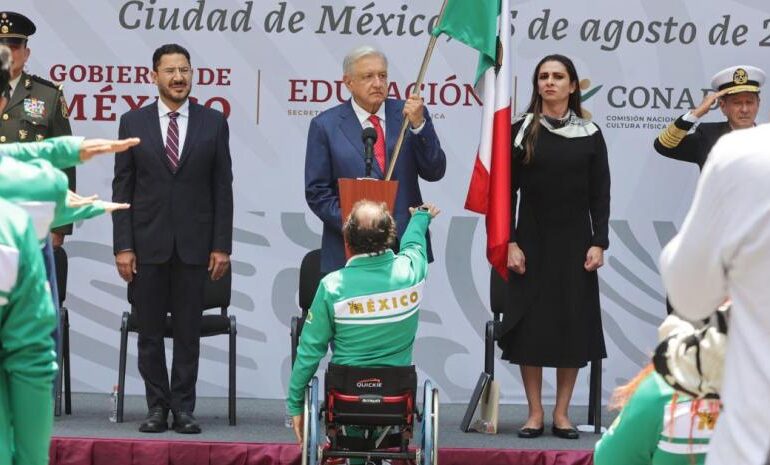 Abanderan a la delegación paralímpica mexicana que irá a París 2024