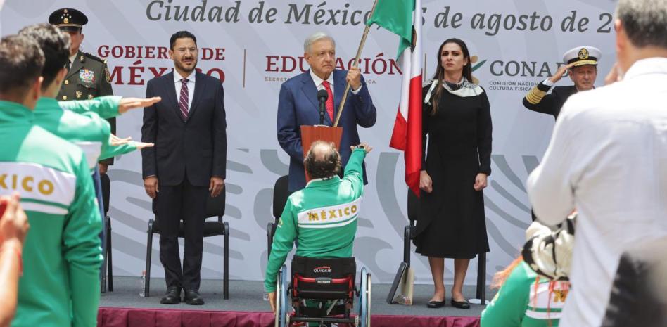 Abanderan a la delegación paralímpica mexicana que irá a París 2024