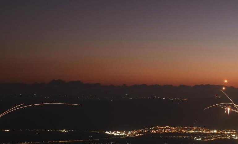 Israel y Líbano, al borde la guerra tras ofensiva aérea israelí y ataque de Hezbolá 