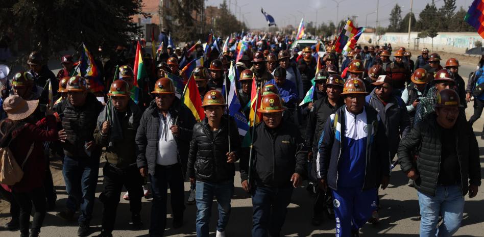 Miles de seguidores de Morales entran a La Paz y exigen que sea candidato en 2025