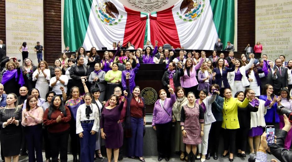 Con gritos y manoteos, diputados dan rango constitucional a igualdad sustantiva