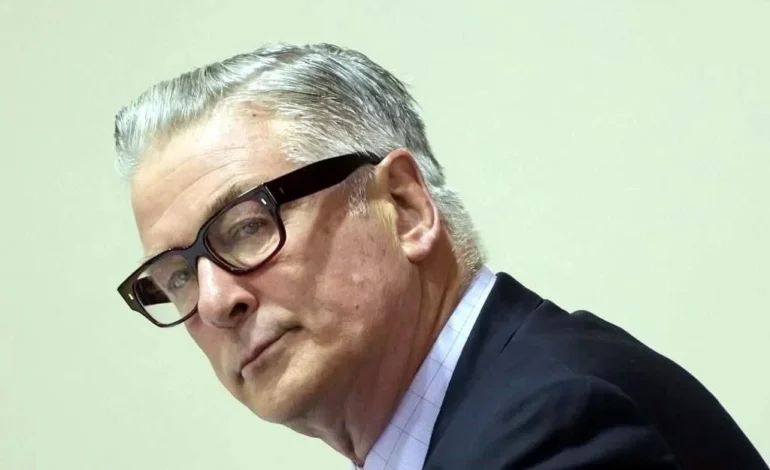 Archivan caso de homicidio involuntario contra Alec Baldwin