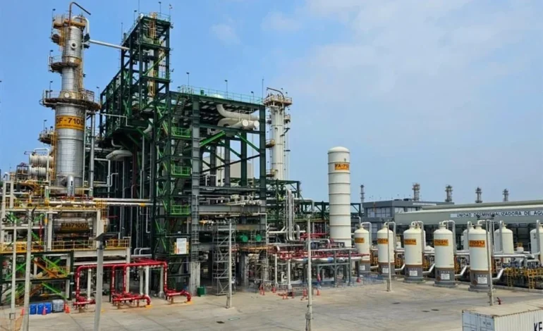 Opera refinería Olmeca al 12%