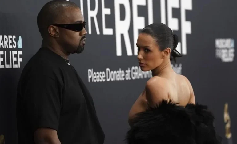 Admite Kanye West dominio sobre su esposa tras Grammys