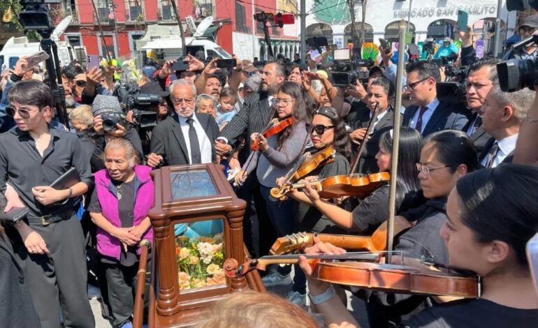 Despiden a Paquita la del Barrio en Garibaldi