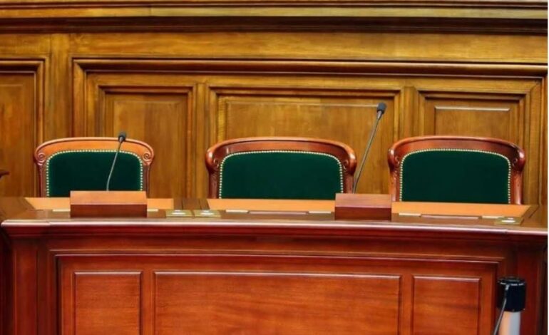 Empiezan a bajar cortina en la Corte