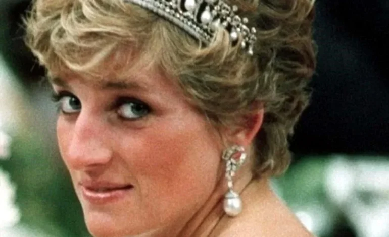 Se disfrazó Diana de Male Drag para ir de antro con Mercury