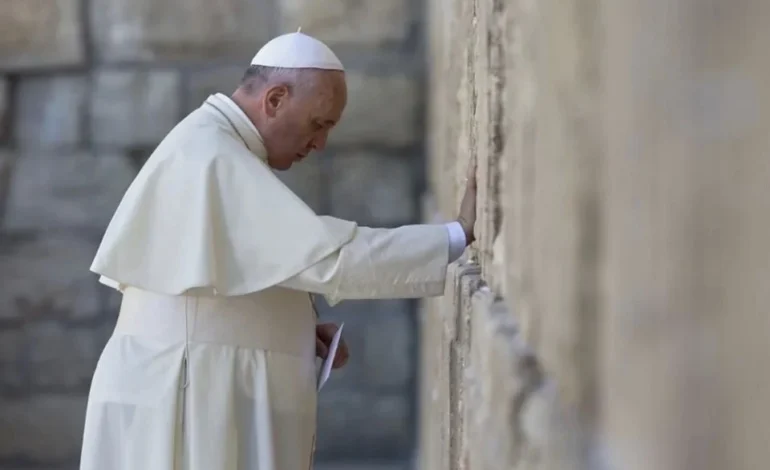 Comparte Israel condolencias por Papa y las borra