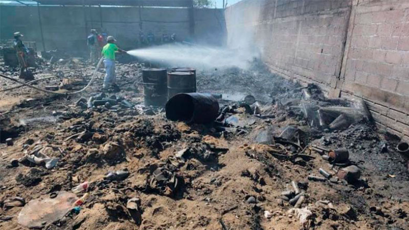 Tormenta Feroz en el Puerto de Salina Cruz: Incendios estallan en pastizales y predios privados ante intensas rachas de viento generadas por el evento “Norte” en Oaxaca.