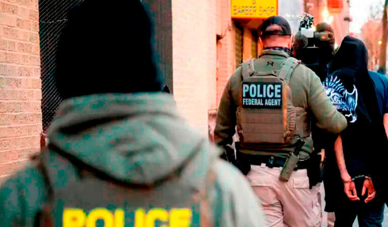 Periodista colombiana es detenida por autoridades migratorias en operativo sorpresa